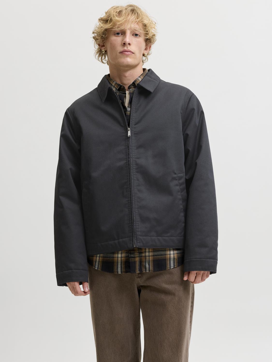model_shot-front